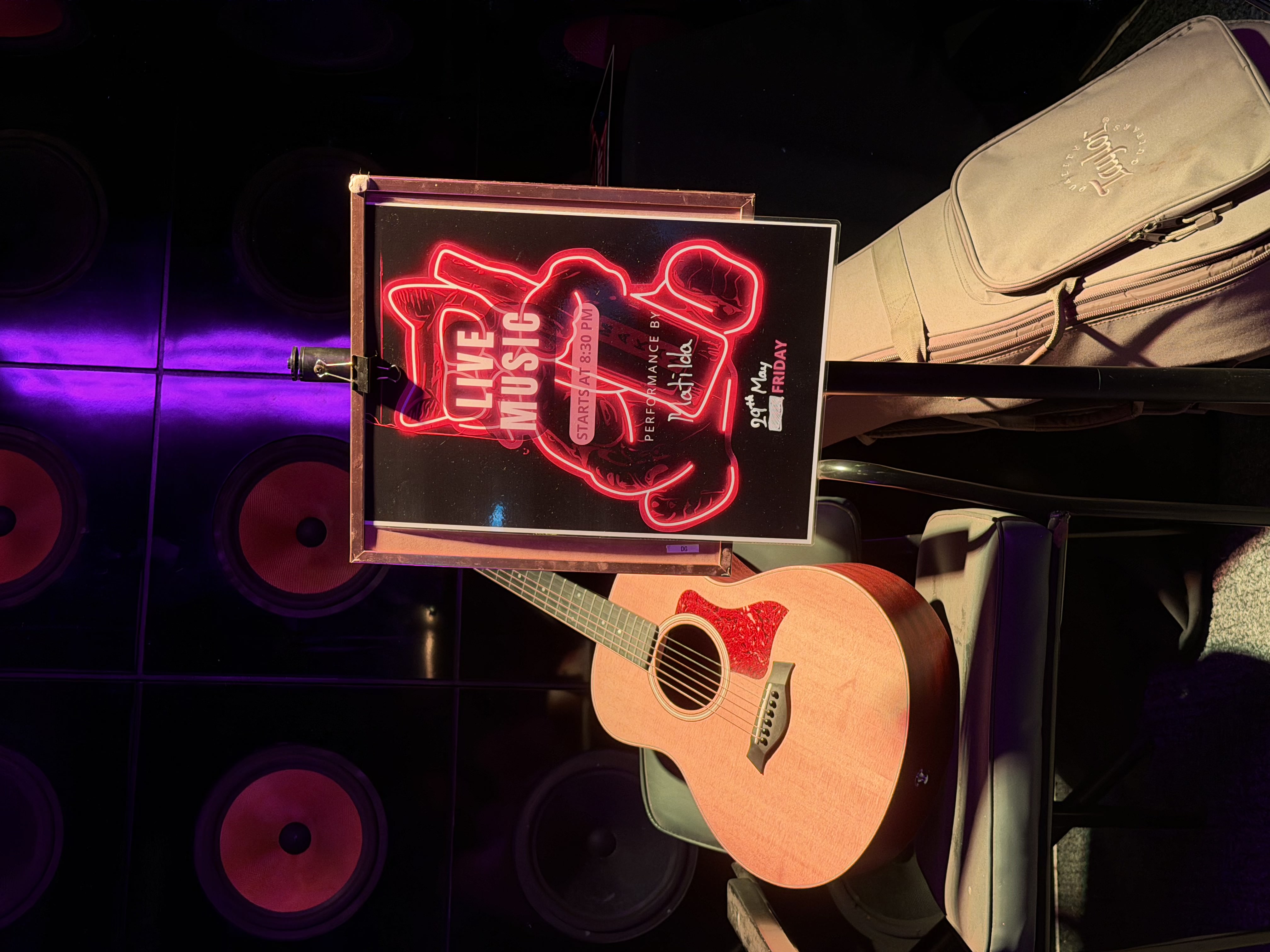 LIVE MUSIC NIGHT